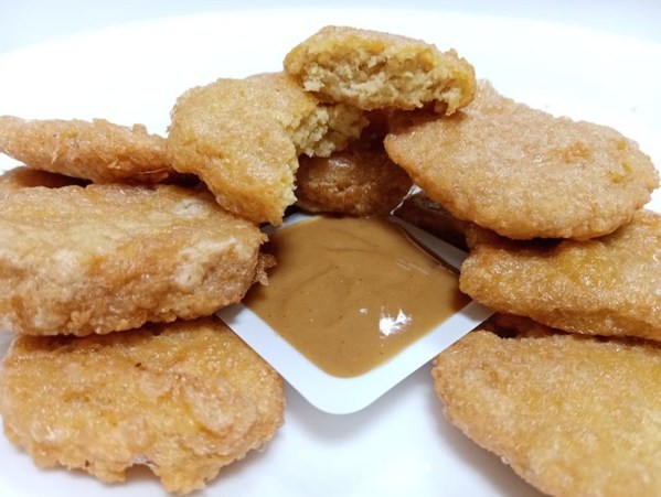 high-microalgae protein content chicken nuggets created using high-moisture extraction