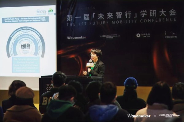 Professor WANG Lan giving speech