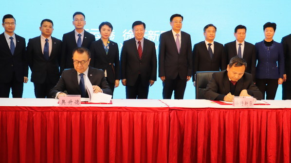 Dr. Kevin Wu, Ascend's managing director and SVP for Asia, and Mr. Zhao Houfeng, director of the management committee for Xuwei New Area, sign an agreement for Ascend's new HMD plant in China. Dr. Kevin Wu, Ascend's managing director and SVP for Asia, and Mr. Zhao Houfeng, director of the management committee for Xuwei New Area, sign an agreement for Ascend's new HMD plant in China.