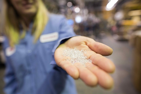Eastman to invest up to $1 billion to accelerate circular economy through building world’s largest molecular plastics recycling facility in France. Eastman to invest up to $1 billion to accelerate circular economy through building world’s largest molecular plastics recycling facility in France.