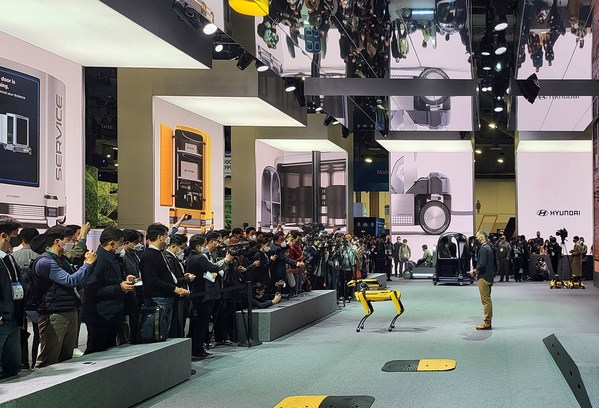 Hyundai Motor welcomes the media and general public to experience its vision for robotics and the metaverse at its CES 2022 booth Hyundai Motor welcomes the media and general public to experience its vision for robotics and the metaverse at its CES 2022 booth