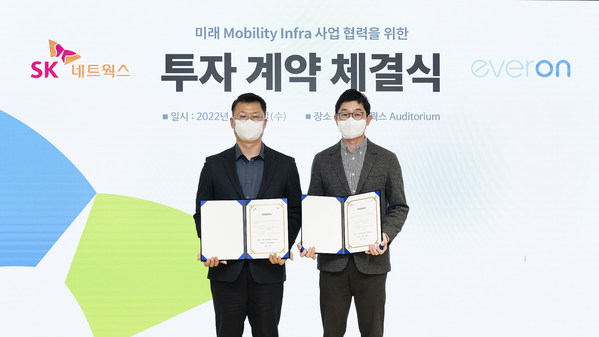 SK networks announced on January 20 that it made an investment of 10 billion KRW in Everon, a low speed EV Charge Point Operator (CPO). Executive Vice President of SK Networks, Ho-jeong Lee (on the left) is celebrating the investment with Dong-soo You, the president of Everon.