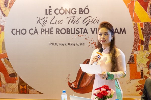 Madam Le Hoang Diep Thao - CEO of King Coffee presented the process of collaborating with VietKings to nominate a World Record for Robusta coffee. Madam Le Hoang Diep Thao - CEO of King Coffee presented the process of collaborating with VietKings to nominate a World Record for Robusta coffee.