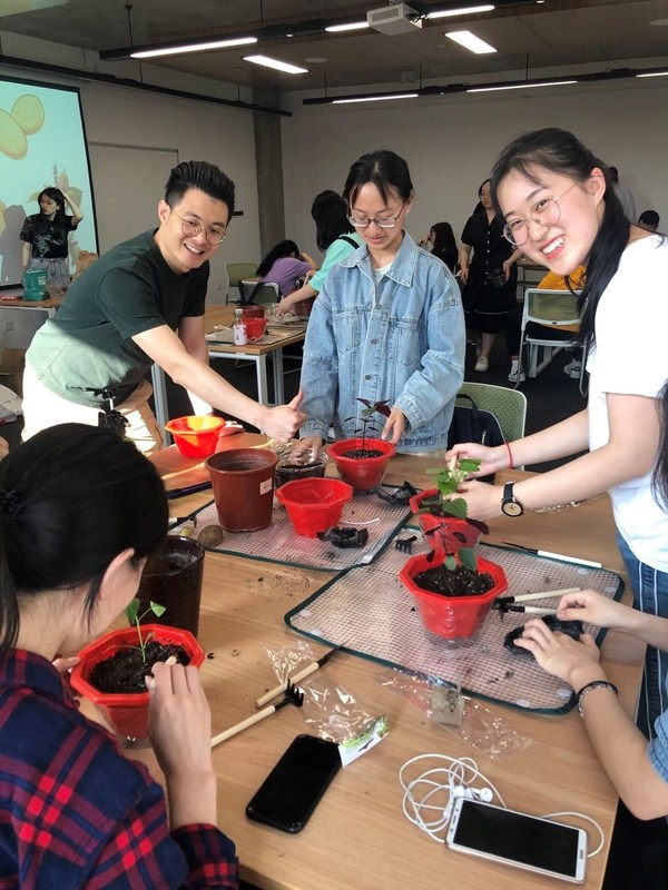 Students at Xi'an Jiaotong-Liverpool University's International Business School Suzhou (IBSS) learn how to grow food plants. Students at Xi'an Jiaotong-Liverpool University's International Business School Suzhou (IBSS) learn how to grow food plants.