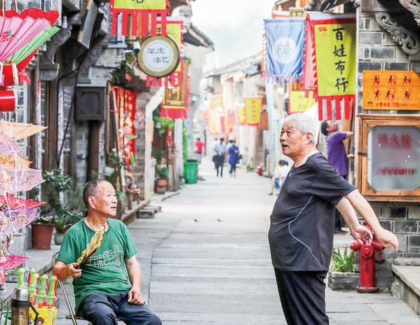 Two locals are chatting with each other in Ziyang Street. Two locals are chatting with each other in Ziyang Street.