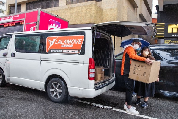 Lalamove’s driver partners assisted various social welfare organizations in delivering supplies to those in need in the past week, ensuring that they receive undisturbed support amid the pandemic.
