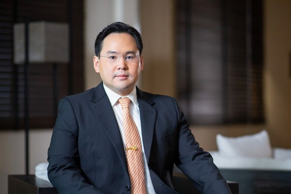 Mr. Thanawat Trivisvavet, Managing Director, CK Power Public Company Limited Mr. Thanawat Trivisvavet, Managing Director, CK Power Public Company Limited