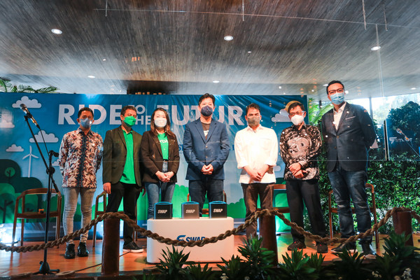 Representatives from SWAP Energi, Smoot Motor, GRAB Indonesia and PLN, along with the witnesses from the Ministry of Transportation of the Republic of Indonesia and Kejora Capital at the signing ceremony on March 21, 2022 Representatives from SWAP Energi, Smoot Motor, GRAB Indonesia and PLN, along with the witnesses from the Ministry of Transportation of the Republic of Indonesia and Kejora Capital at the signing ceremony on March 21, 2022