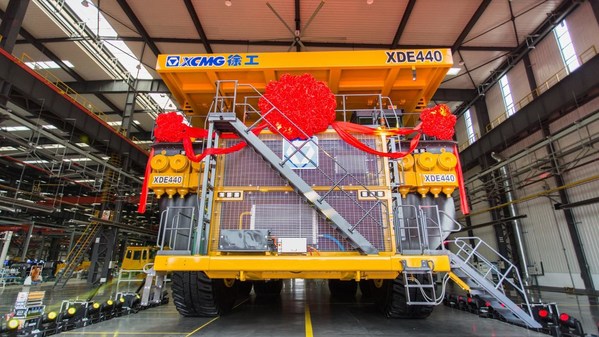 XCMG Builds World’s Largest Rear-Wheel Drive Rigid Mining Truck XDE440.