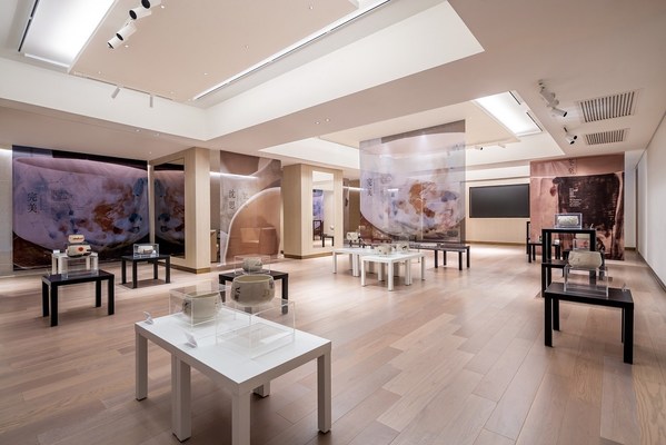 Sands China’s latest exhibition at Sands Gallery, 101 Bowls – An Art Exhibition Featuring Water Poon’s Art & Romy Cheung’s Fashion, is open to the public 11 a.m.-7 p.m. daily April 28-May 29, 2022, at the Grand Suites at Four Seasons.