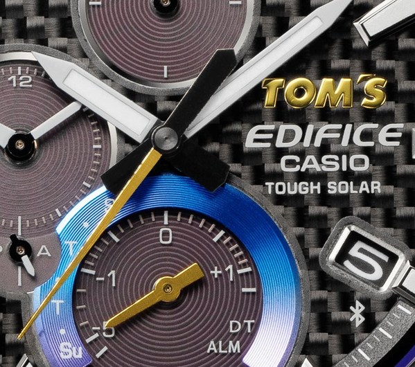 TOM’S logo, second hand and indicator hand in gold color