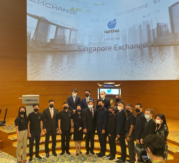 At the SGX Gong Ceremony this morning (14 April, 2022), front row: third from L, Paul Kuo, Partner, Evolve Capital; fifth from L, Ong Leyu, Director, Equity Capital Markets, Global Sales & Organisation, SGX; Soo Kee Wee, Chairman and Non-Executive Director, iWOW Technology; Raymond Bo, CEO and Executive Director, iWOW Technology; Mah Kian Yen, Chief Technology Officer, iWOW Technology; Ivan Mok, CEO, Futu SG (moomoo); top row: first from L, Raymond Tong, Partner, Rajah & Tann