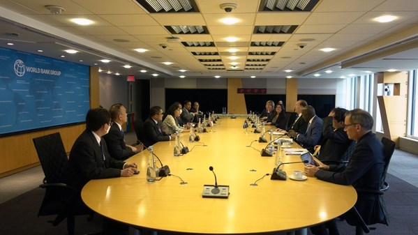Indonesian Finance Minister Sri Mulyani Indrawati met with World Bank Group President David Malpass at the G20's second meeting of the FMCBG in Washington D.C on Wednesday (April 20, 2022). Minister Indrawati and President Malpass discussed structural reforms and other steps toward a sustainable post-pandemic recovery. Indonesian Finance Minister Sri Mulyani Indrawati met with World Bank Group President David Malpass at the G20's second meeting of the FMCBG in Washington D.C on Wednesday (April 20, 2022). Minister Indrawati and President Malpass discussed structural reforms and other steps toward a sustainable post-pandemic recovery.