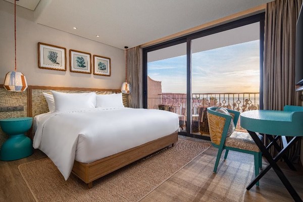 Deluxe room with a view of the beach