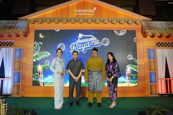 From left to right: Traveloka Malaysia Brand Ambassador Diana Danielle, Tourism Malaysia Director of Advertising & Digital Division Encik Shahrin Mokhtar, Tourism Malaysia, Deputy Director General (Planning) Yang Berbahagia Encik Iskandar Mirza Mohd Yusof, and Traveloka Malaysia Country Manager Angelica Chan