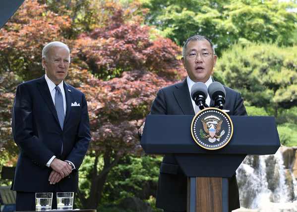 Euisun Chung, Executive Chair of Hyundai Motor Group, following his meeting with U.S. President Joe Biden in Seoul on May 22nd, announced the Group's plan to invest more than USD 10 billion in US by 2025 to lead future mobility solutions.
