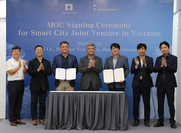 Bespin Global Vietnam - Daewoo E&C THT Development, signed MOU to establish ‘Smart City Operation Joint Venture’. From the second on the left, Ted Kim, General Manager of Bespin Global Vietnam, Hoon Park, a Co-Founder and President of Asia and Europe of Bespin Global, Jung Won-ju, Vice President of JungHeung Group, Seung Han, Senior Vice President of Daewoo E&C and An Kuk-jin, General Director of Daewoo E&C THT Development.