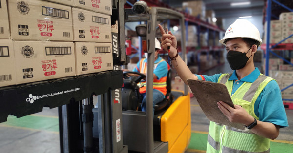 CJ Logistics has introduced Zero-Carbon Pallets made with recycled plastic waste into its distribution center in Jakarta, Indonesia