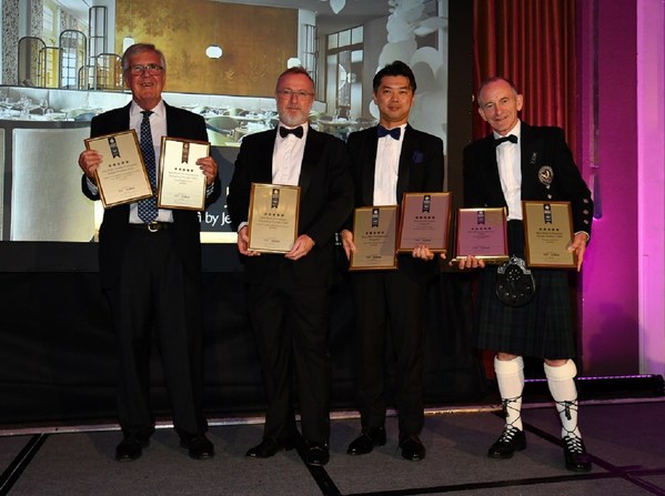 Satoshi Konagai, Leader, LIXIL Water Technology, APAC (centre right) presents 5-star IPA award to Aedas.