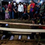 Jalan Kuantan-Segamat crash: Five family members burried in common grave