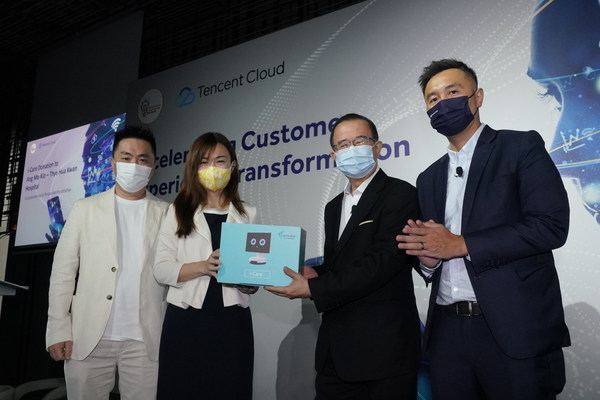 Ms. Tin Pei Ling, Member of Parliament for MacPherson SMC and Chief Executive Officer, Business China, represented Millennium Technology Services (MTS) and Invincible Technology to donate 30 i-Care devices to the Ang Mo Kio – Thye Hua Kwan Hospital. Representatives from Tencent Cloud and MTS were on stage to witness the donation. &nbsp; From left to right: Andy Tan (Millennium Technology Services – Founder and Chief Executive Officer), Tin Pei Ling, (Member of Parliament for MacPherson SMC, Chief Executive Officer, Business China), Professor Alex Siow (Cloud Security Alliance – President; Ang Mo Kio – Thye Hua Kwan Hospital, Director), Kenneth Siow (Tencent Cloud – General Manager of Singapore, Indonesia, the Philippines and Malaysia and Regional Director of SEA