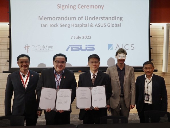 L-R: A/Prof Tan Cher Heng, Designation: Assistant Chairman Medical Board (Clinical Research and Innovation), Tan Tock Seng Hospital; Prof Eugene Fidelis Soh, Designation: Chief Executive Officer, Tan Tock Seng Hospital & Central Health; Dr Tai-Yi Huang, Designation: Corporate Vice President and Chief Technology Officer, ASUS Global; Dr Stefan Winkler, Designation: Director, Research and Development, ASUS Global; Adjunct Prof Chin Jing Jih, Designation: Chairman (Medical Board), Senior Consultant