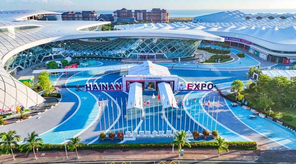 The 2nd China International Consumer Products Expo is being held at Hainan International Convention and Exhibition Center from July 26 to July 30. (Photo/Chen Yuancai)