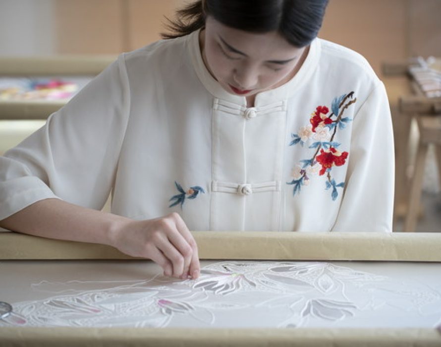 East China’s Taizhou embroidery weaves intangible cultural heritage into modern life