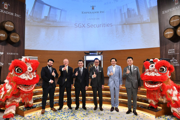 Representatives of Emperador Inc., the Embassy of Singapore in Manila and SGX strike the gong in celebration of Emperador Inc.'s secondary listing on the Main Board of the SGX-ST (From left to right: George Schulze, Dalmore Whisky Expert for Asia – Emperador Inc.; Bryan Donaghey, CEO of Whyte & Mackay and Head of Whisky Business of Emperador Inc.; Loh Boon Chye, CEO of Singapore Exchange; Dr. Andrew L. Tan, Director and Chairman of the Board of Emperador Inc.; Ambassador Gerard Ho, Embassy of Singapore in Manila; and Kevin Andrew L. Tan, Director of Emperador Inc.)