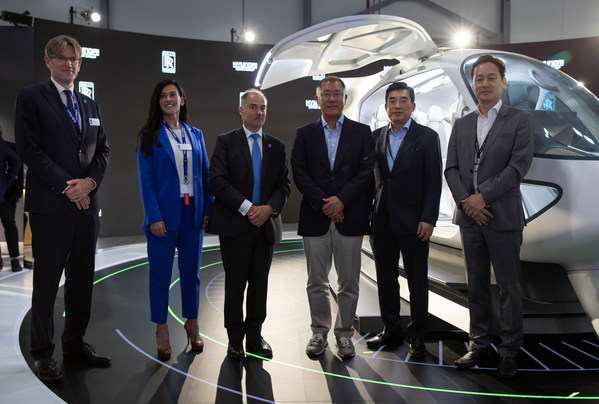 (From left) Rob Watson, President Rolls-Royce; Vittadini, Group Chief Technology and Strategy Officer, Rolls-Royce; Warren East, CEO, Rolls-Royce; Euisun Chung, Executive Chair of Hyundai Motor Group; Jaiwon Shin, President and Head of AAM Division of Hyundai Motor Group; Jaeyong Song, Vice President of AAM Division of Hyundai Motor Group