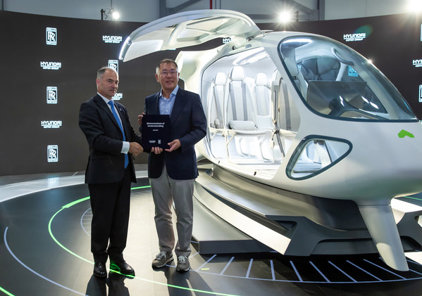 (From left) Warren East, CEO, Rolls-Royce and Euisun Chung, Executive Chair of Hyundai Motor Group (From left) Warren East, CEO, Rolls-Royce and Euisun Chung, Executive Chair of Hyundai Motor Group
