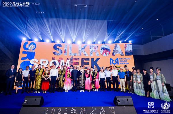 Silk Road Online Curating Competition Award Ceremony group photo