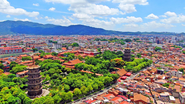 Aerial photo shows the Kaiyuan Temple in Quanzhou, east China's Fujian Province. (Photo by Chen Xiaoyang)