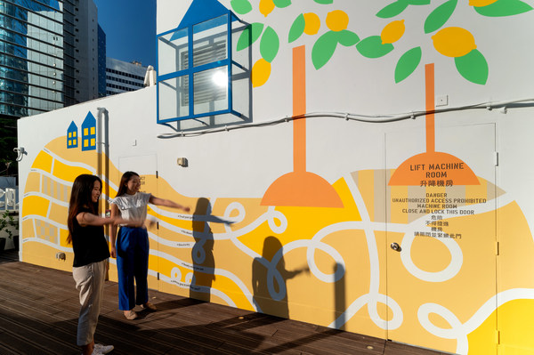 The project not only adds an artistic ambience but also a further layer of diversity to the community, encouraging members to use roof space as a “bridge” to connect people of all ages and walks of life.