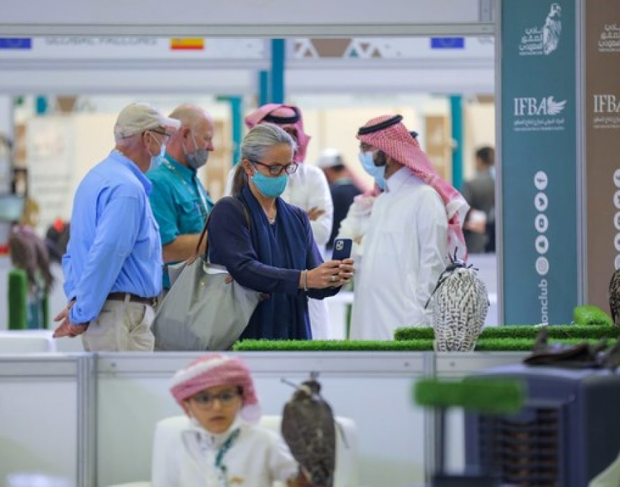 Saudi Falcons Club : Local and International Falconers ignite the expectations of the Largest International Falcon Auction in the World