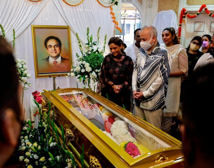 Sultan Perak pays last respects to late Samy Vellu
