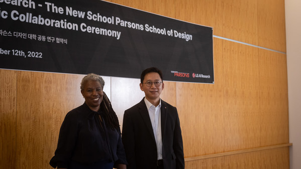 (from Left)Yvonne Watson (Parsons), Kyunghoon Bae(LG AI Research)