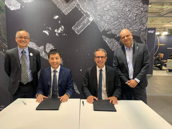 SpeQtral’s CEO Lum Chune Yang and Thales Alenia Space’s CEO Hervé Derrey signed an MoU on the sidelines of IAC 2022 to demonstrate satellite Quantum Communications as a precursor for the development of Quantum Information Networks, witnessed by CNES’ COO Lionel Suchet and OSTIn’s Executive Director David Tan