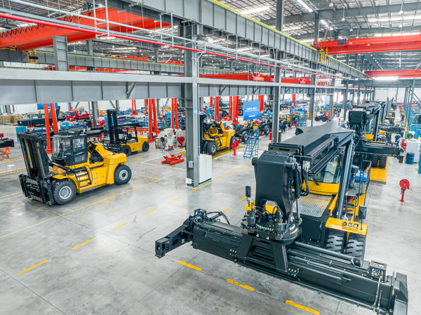 XCMG New Port Machinery’s High-end Intelligent Industrial Development Project Base Launches Production.