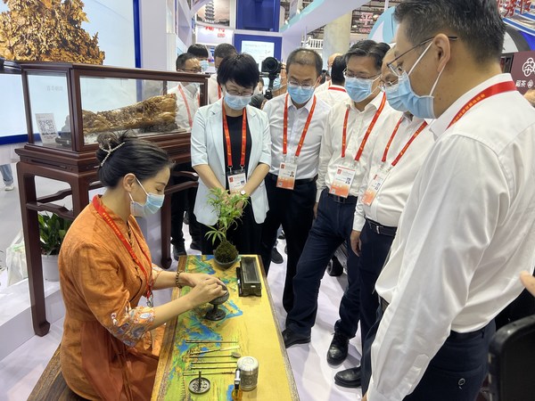 Photo shows an incense performance at the 22th China International Fair for Investment and Trade in Xiamen, east China's Fujian Province. [Photo provided to Xinhua Silk Road]