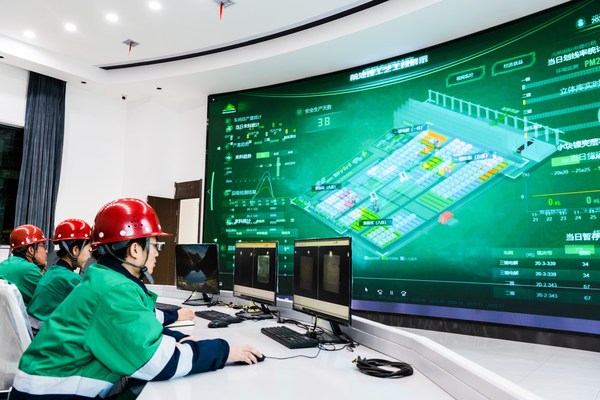 Employees of Jinchuan Group work at one of the company's intelligent factories. Employees of Jinchuan Group work at one of the company's intelligent factories.