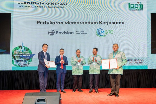 From left to right: Michael Ding, Global Executive Director of Envision Digital; Lei Zhang, CEO of Envision Group; Yang Berbahagia Dato’ Iskandar Abdul Samad, Chairman of MGTC; Yang Berbahagia Dato' Seri Ir. Dr. Zaini bin Ujang, Secretary General of KASA; Shamsul Bahar Bin Mohd Nor, CEO of MGTC From left to right: Michael Ding, Global Executive Director of Envision Digital; Lei Zhang, CEO of Envision Group; Yang Berbahagia Dato’ Iskandar Abdul Samad, Chairman of MGTC; Yang Berbahagia Dato' Seri Ir. Dr. Zaini bin Ujang, Secretary General of KASA; Shamsul Bahar Bin Mohd Nor, CEO of MGTC