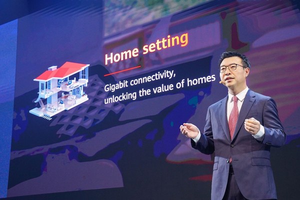 Simon Lin, Senior Vice President of Huawei and President of Huawei Asia-Pacific Region