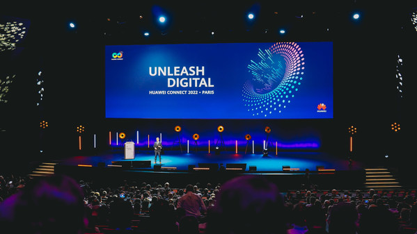 Experts deliver their speeches at HUAWEI CONNECT 2022 in Paris