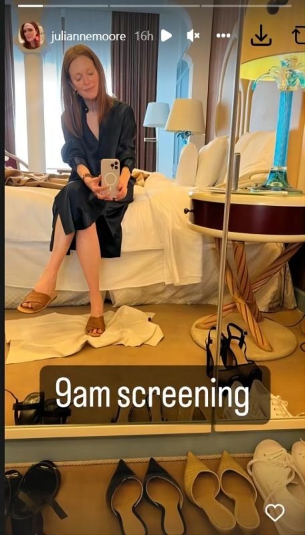 Julianne Moore’s Instagram Selfie Julianne Moore’s Instagram Selfie