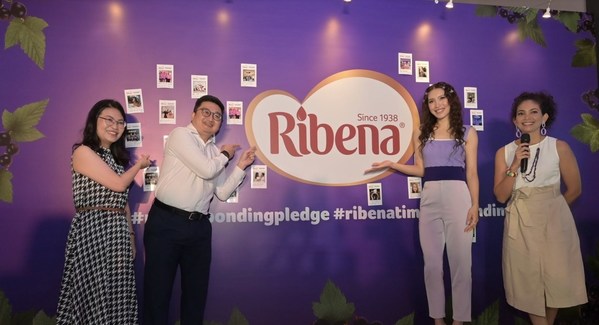 (L-R) Lam Hui Min, Head of Marketing, Beverage at Suntory Beverage & Food Malaysia Sdn Bhd; Rodney Tan, Marketing Director at Suntory Beverage & Food Malaysia; actress Zahirah Macwilson; and host Azura Zainal; take a photo after pinning up their own #RibenaBondingPledge at the Timeless Goodness, Timeless Bonds event.