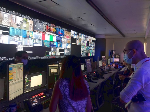 The Bloomberg News production team members explain how they work with anchors. The Bloomberg News production team members explain how they work with anchors.