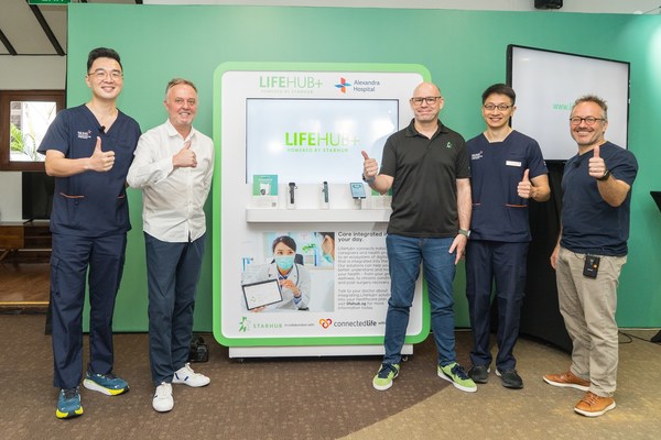 From Left to Right: Dr Alex Yip, Clinical Director of AH’s Healthcare Redesign, Steve Morley Director, Fitbit Health Solutions International and APAC, Johan Buse, Chief, Consumer Business Group, StarHub, Dr Jason Phua, CEO AH and Daryl Arnold, CEO of ConnectedLife From Left to Right: Dr Alex Yip, Clinical Director of AH’s Healthcare Redesign, Steve Morley Director, Fitbit Health Solutions International and APAC, Johan Buse, Chief, Consumer Business Group, StarHub, Dr Jason Phua, CEO AH and Daryl Arnold, CEO of ConnectedLife