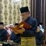 Anwar sworn in as 10th PM
