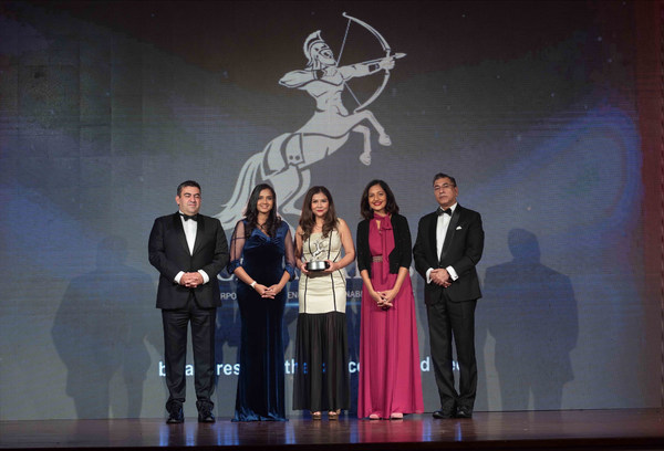 Pucharapan Holim, Corporate Affairs Manager, AstraZeneca Thailand, receiving the Industry Champions of the Year and Community Initiative Award on stage, from Mr Luis Bueno Nieto, Jury, ACES Awards (far left) Ms Shanggari B., CEO, MORS Group (left centre), Dr. Jayanthi Desan, Lead Jury, ACES Awards (right centre) and Mr Hemant K. Batra, Honorary Chairman of ACES Awards (far right).